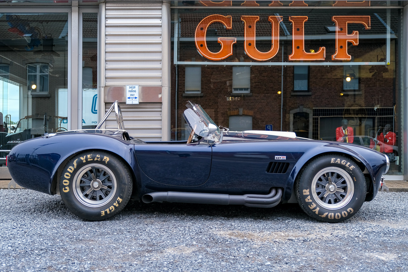Shelby Cobra 427 bleue lignes blanches (19)